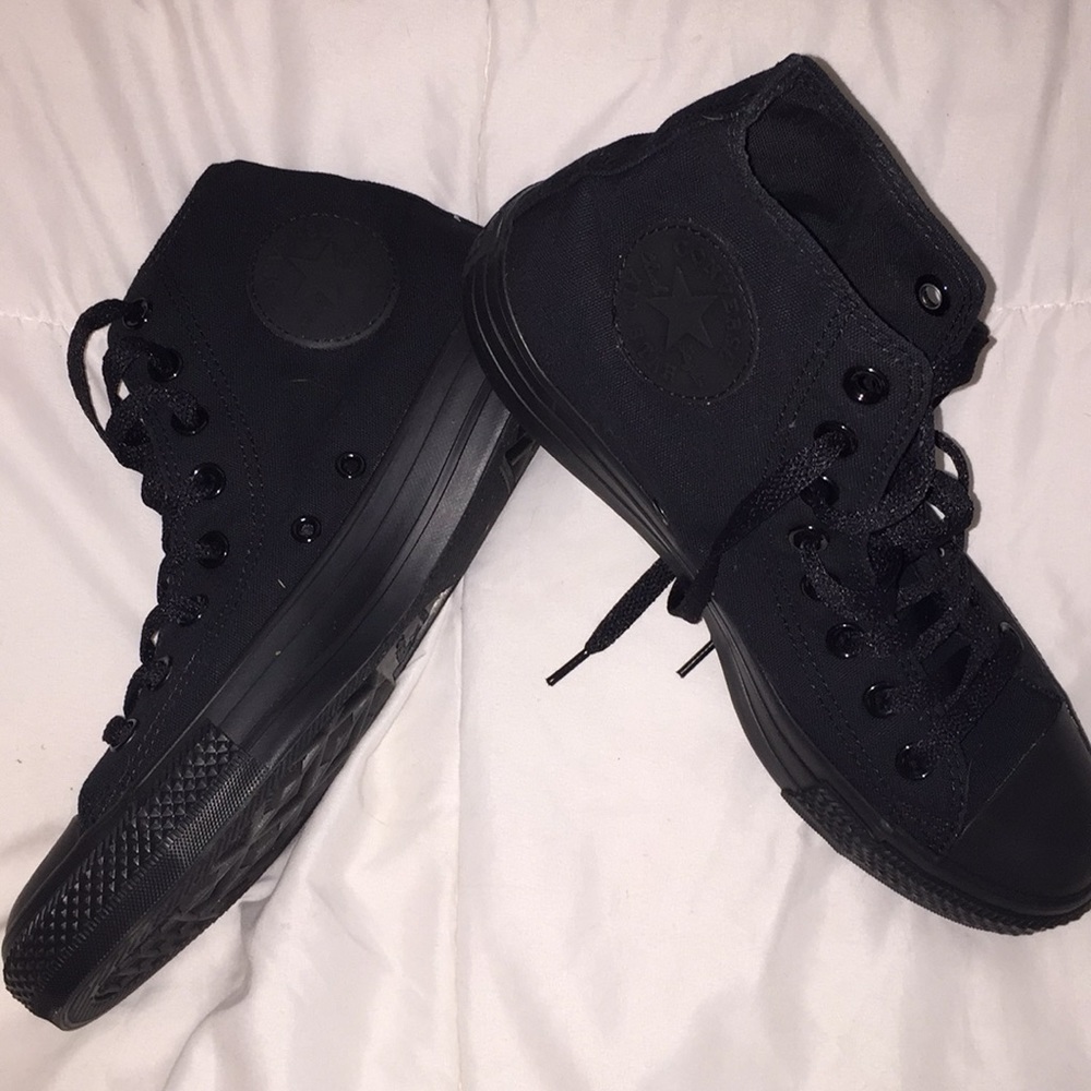 Converse hi-tops black on black